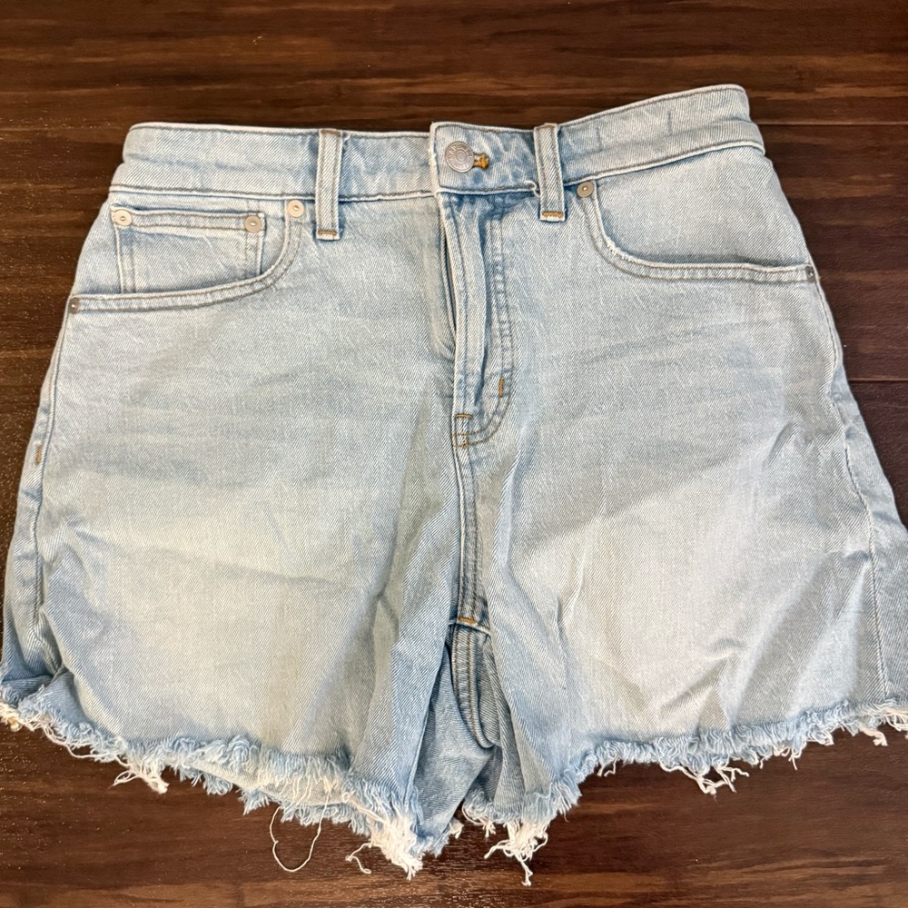 Madewell curvy perfect mid-length jean short in size 27